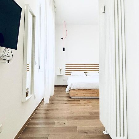 M4 White Monolocale Moderno E Funzionale Apartment Скандичи Екстериор снимка