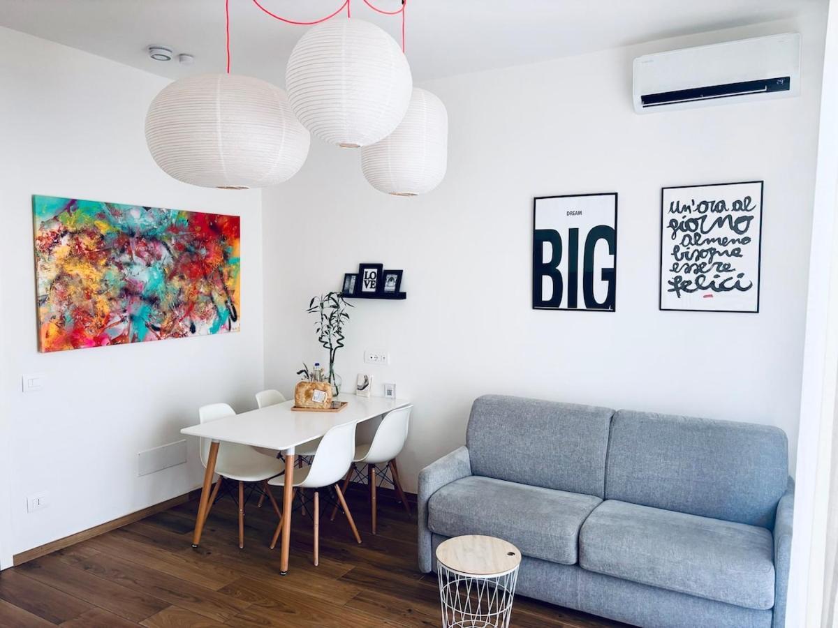 M4 White Monolocale Moderno E Funzionale Apartment Скандичи Екстериор снимка