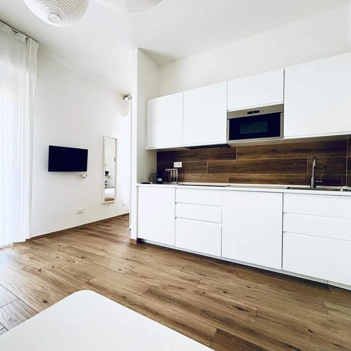 M4 White Monolocale Moderno E Funzionale Apartment Скандичи Екстериор снимка